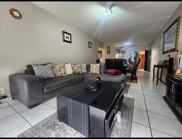 2 BEDROOM TOWNHOUSE FOR SALE IN NEW REDRUTH